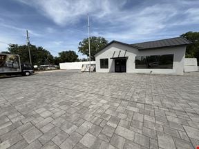 RARE 1.24 AC High-End Showroom/Offices/Warehouse- Hwy 41