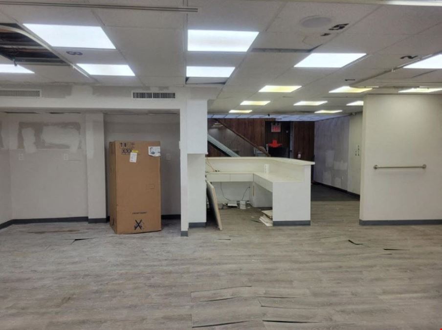Spacious Restaurant Salon Pharmacy Retail Store Off Main Street Lease