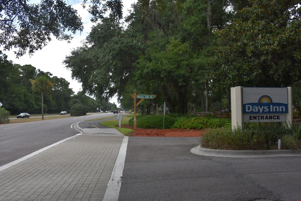 Marina Side Drive