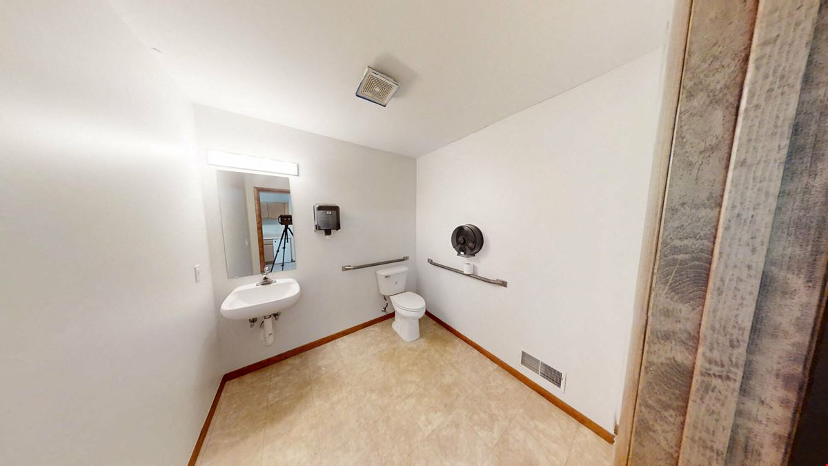 3281 Racquet Club Dr, Suite B