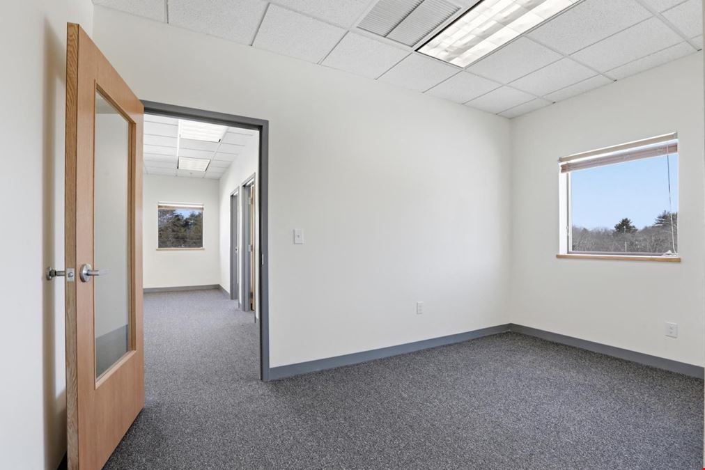 3,700sf Professional Office Suite for Lease in Rowley, MA