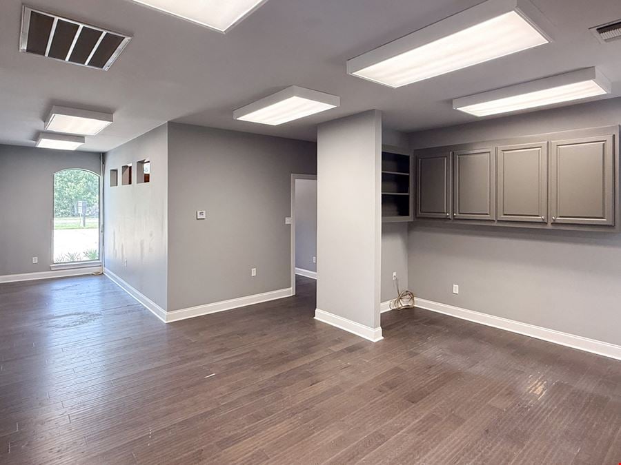 Move-In Ready Garden Office in Central