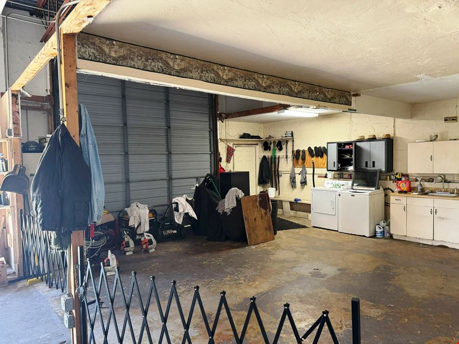 Rarely Available Commercial Flex Space in Cape Coral!