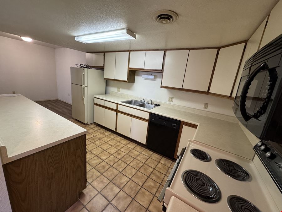 32-UNIT APARTMENT COMPLEX FOR SALE IN OZARK