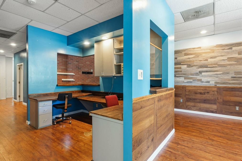 Retail Condo in Oakton For Sale
