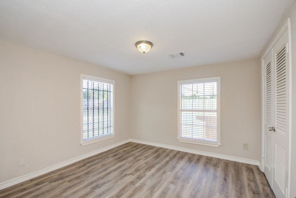 1051 W Little York Rd, Houston, TX 77091
