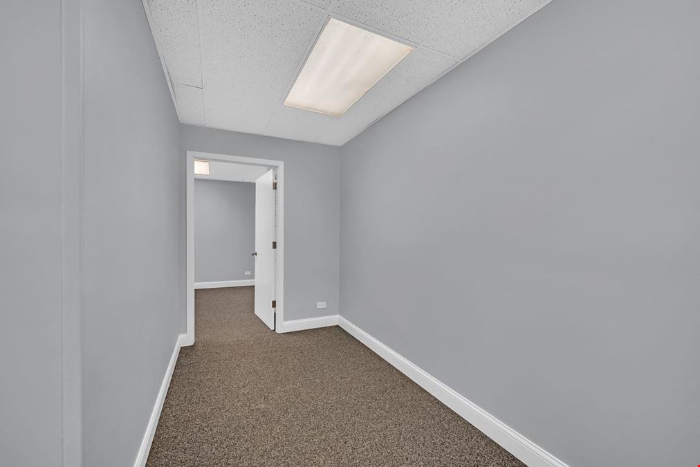 29W030 Main St, Unit 202, Warrenville, IL, 60555