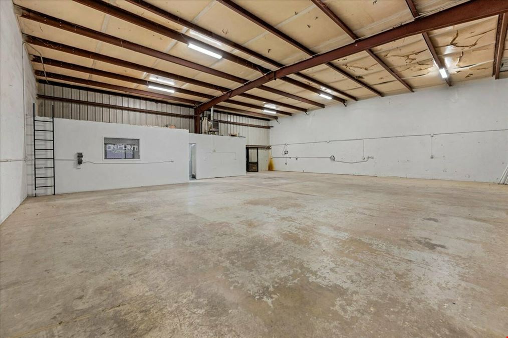 Clean Office/Warehouse Space w/ Rollup Doors