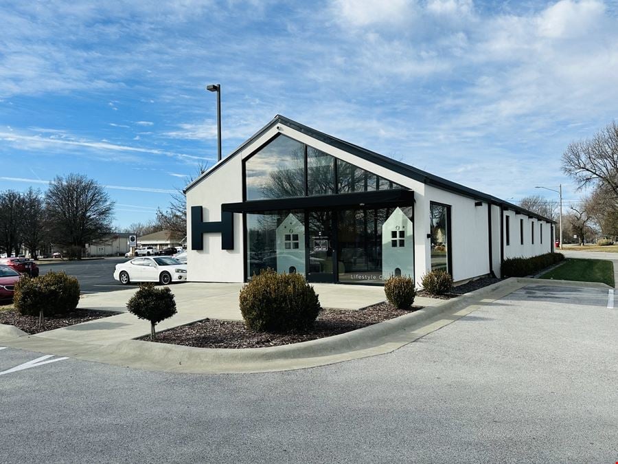 3,362 SF RETAIL/OFFICE BUILDINGS FOR SALE OR LEASE ON GLENSTONE & CHEROKEE