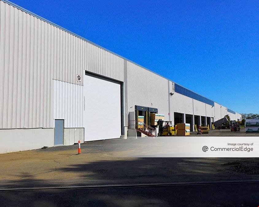 Turnpike 10 Commerce Center - 3001 Woodbridge Avenue