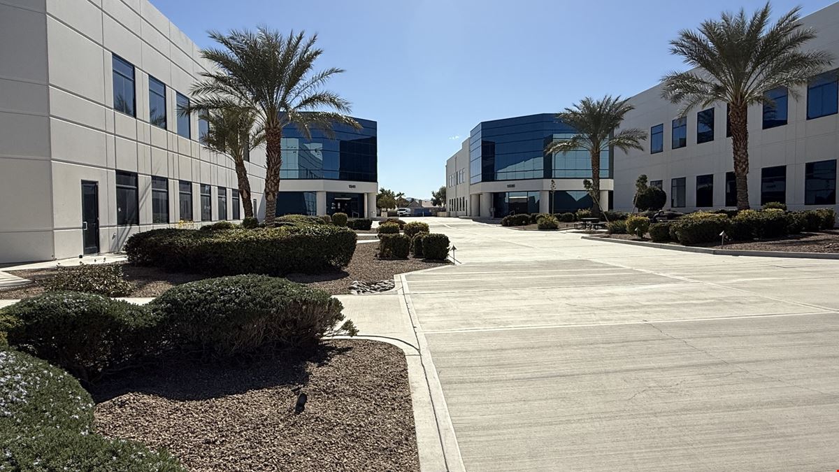 LAS VEGAS OFFICE/WAREHOUSE/R&D FOR SUBLEASE - High Image Freestanding ±30,467 Sf - 100% HVAC Flex/Industrial