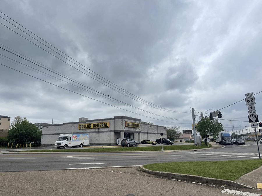 10,488 SF Retail Building – For Sale or Lease