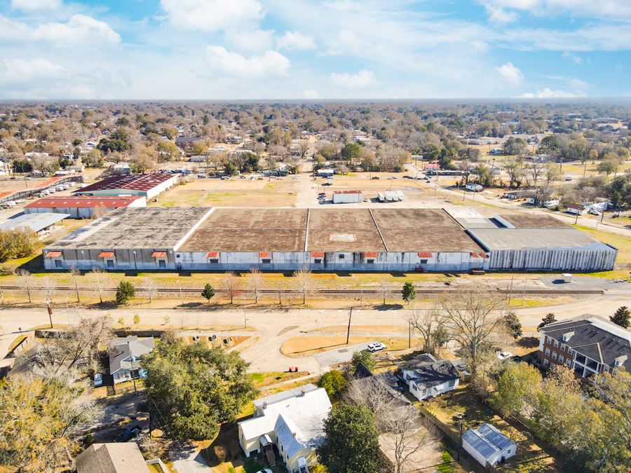 ±173,437 SF Industrial Warehouse with ±12.26-Acre Laydown Yard
