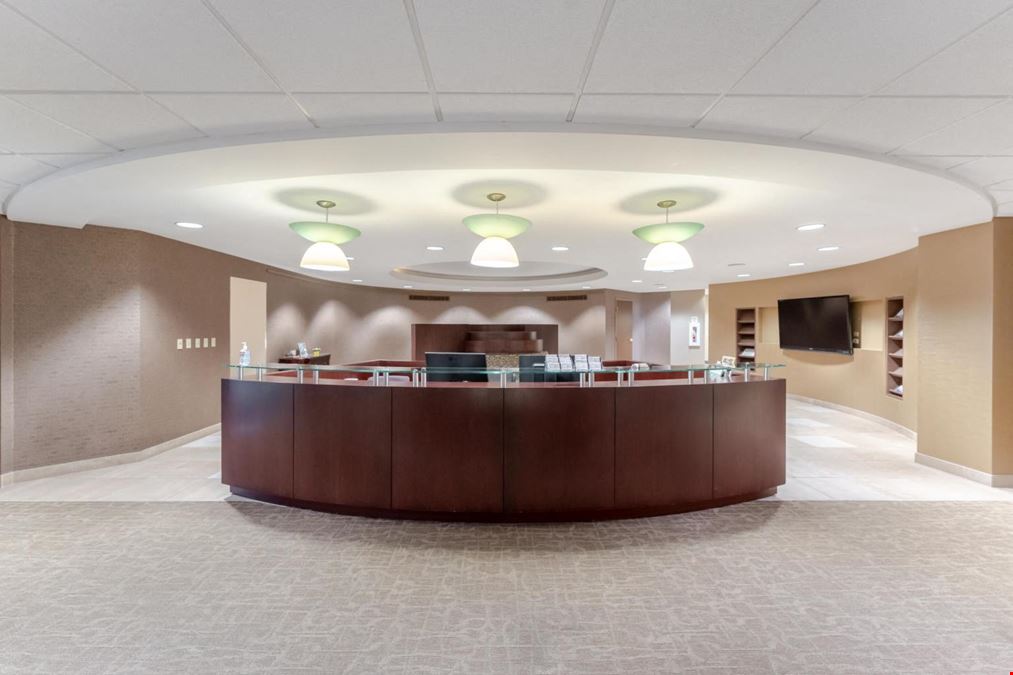 1 Cascade Plaza