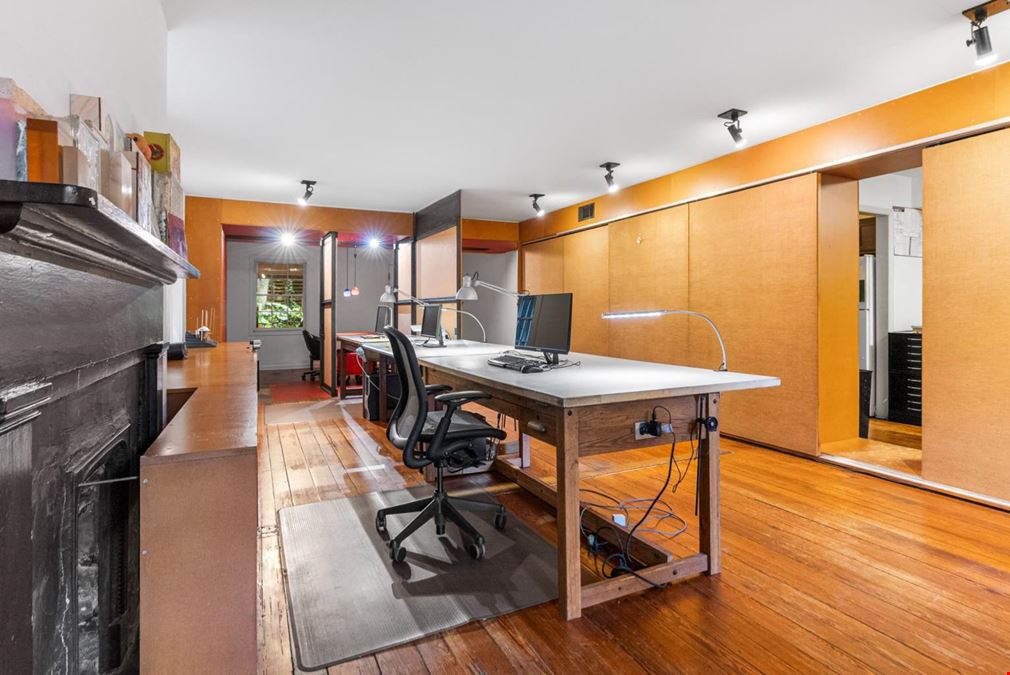 216 E. Gaston Street, Garden Level