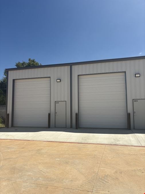 124 Golf Ave.  |  Tyler, TX 75702 Industrial Warehouse Unit