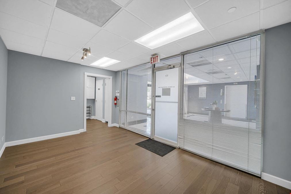 1S443 Summit Ave, Oakbrook Terrace, IL 60181