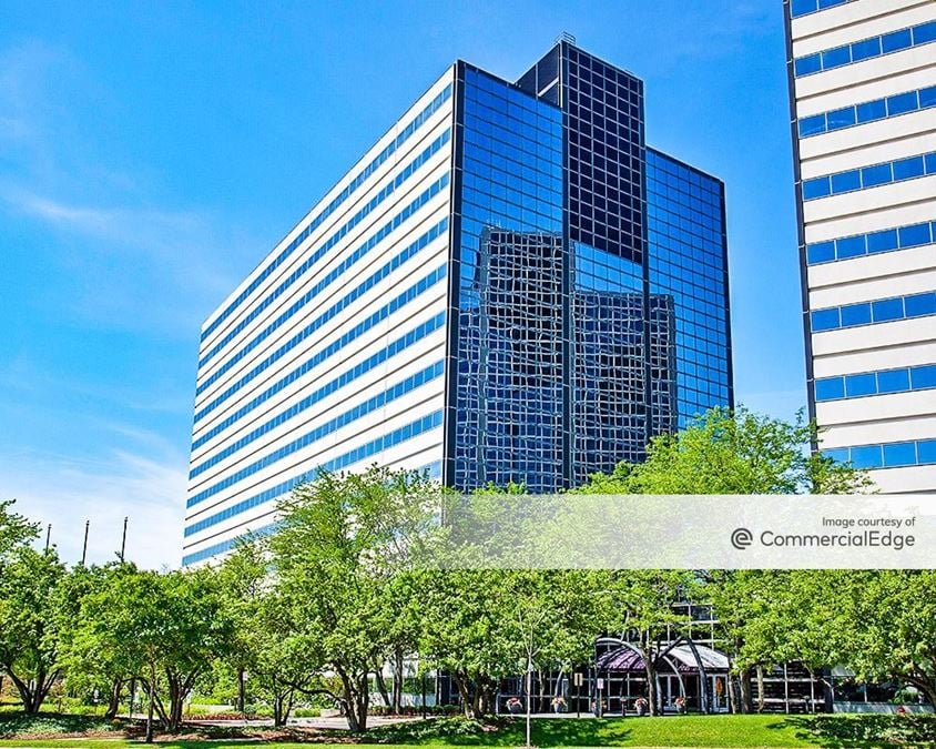 Woodfield Corporate Center - 150 North Martingale Road