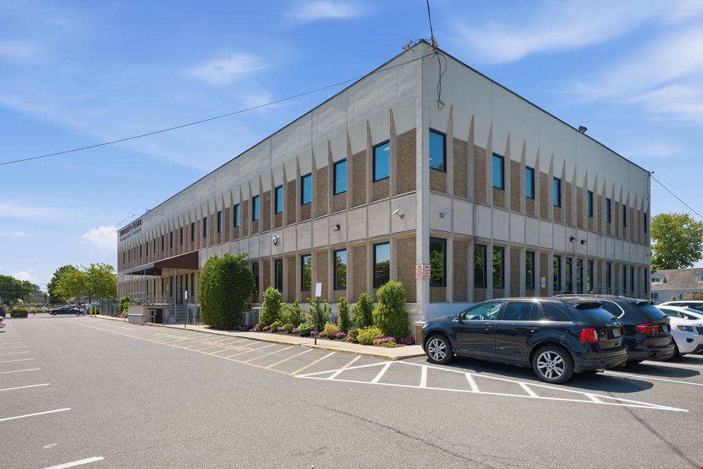 3,900 SF Medical/Professional Office For Lease