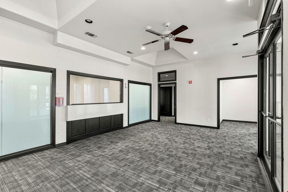 501 W Harwood Rd 