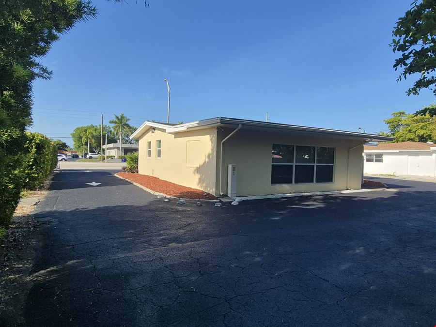 1625 Colonial Blvd., | 1,702± SF Office / Medical Building