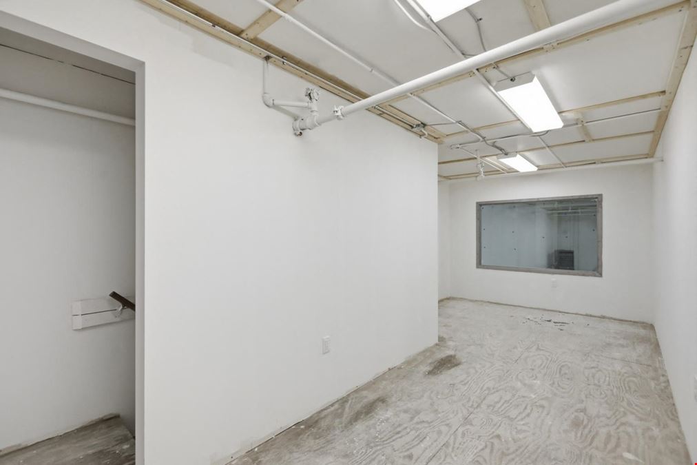 1,800 sf Industrial/ Contractor Space for Lease in Rowley, MA 