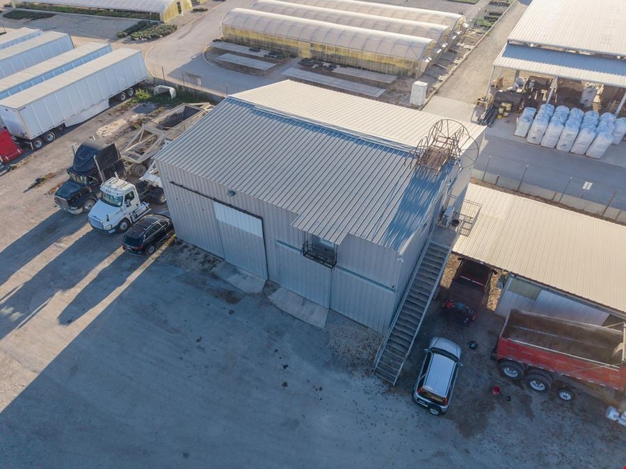 7765 FM 482 - Warehouse