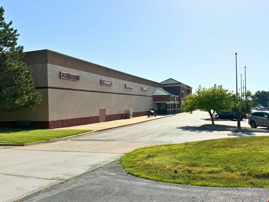 LARGE RETAIL BUILDING FOR SALE OR LEASE IN SOUTHWEST SPRINGFIELD