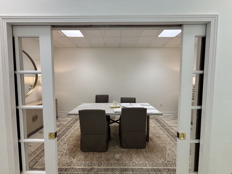 916 SF of Executive Office Space