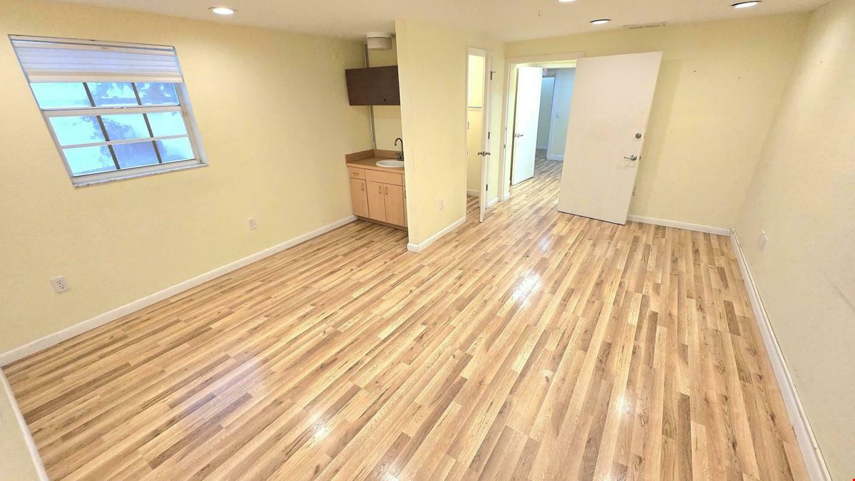Freestanding Medical Office near Sarasota Memorial!