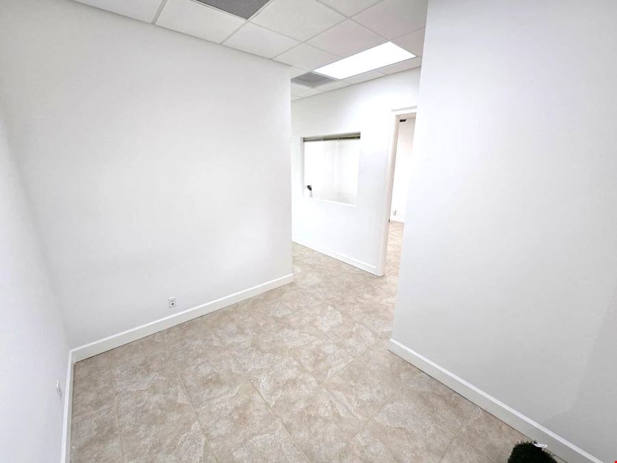 Office / Warehouse 2,021 +/- SQFT