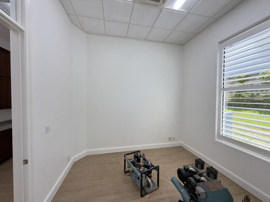 +/- 1,086 SF Office For Lease in Destin, FL