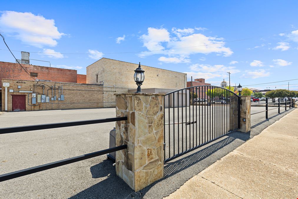 107 W Rusk St