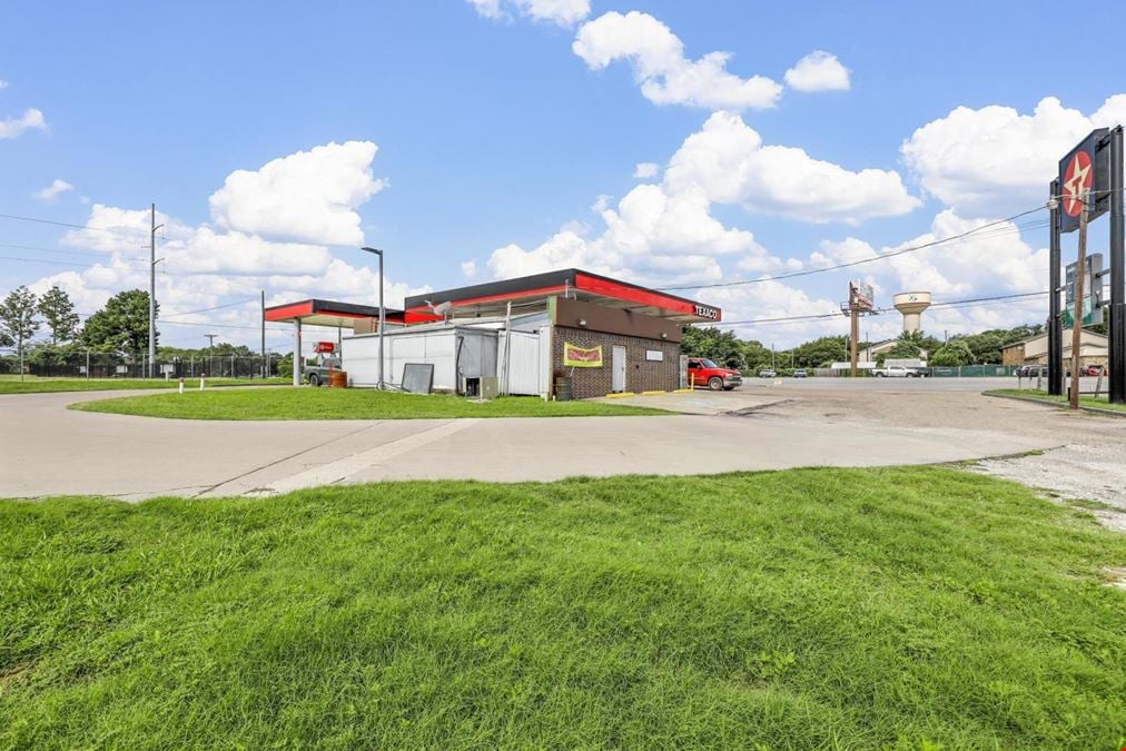 1,260 SF Convenience Store for Sale