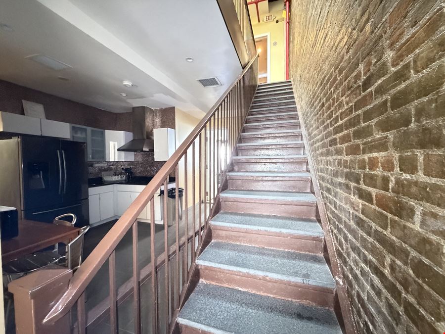 365-367 West 46th Street