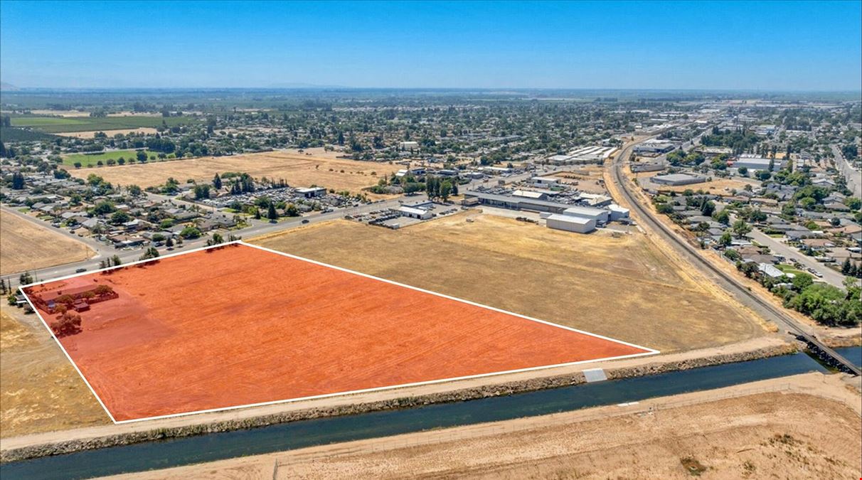 ±5.78 Acres of Commercial Development Land In Sanger, CA