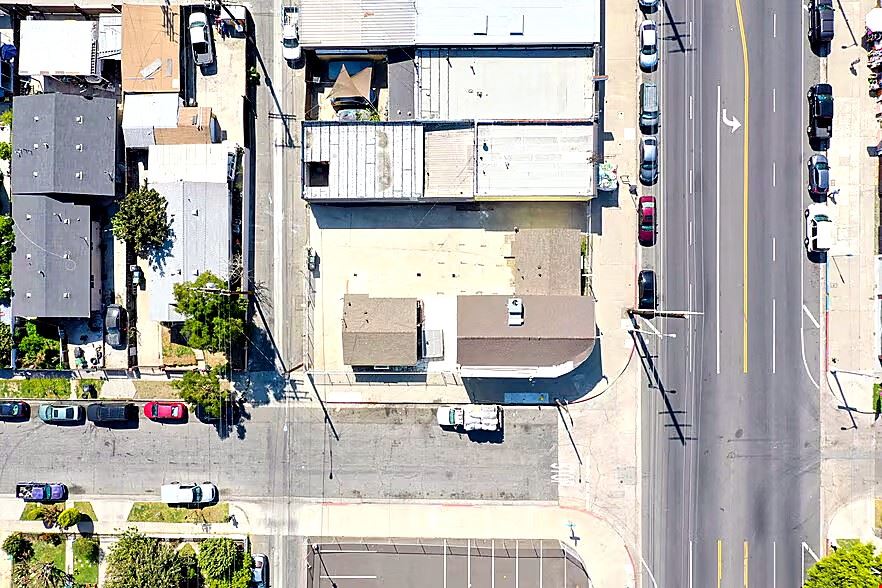 1108 E 84th Place