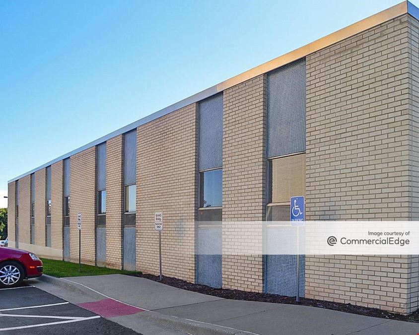 Cloverleaf Building 3