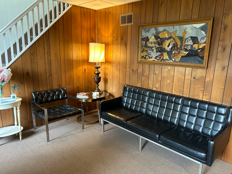 8 Manor Rd