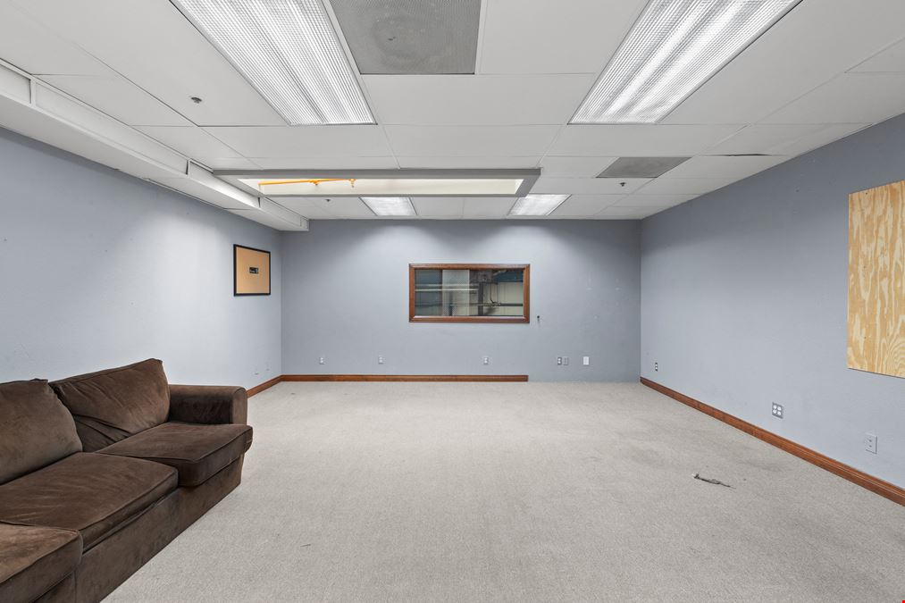 Office and Shop Space Near I-15 & Costco
