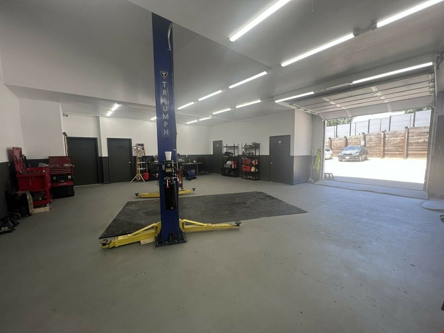 72nd Blondo Retail