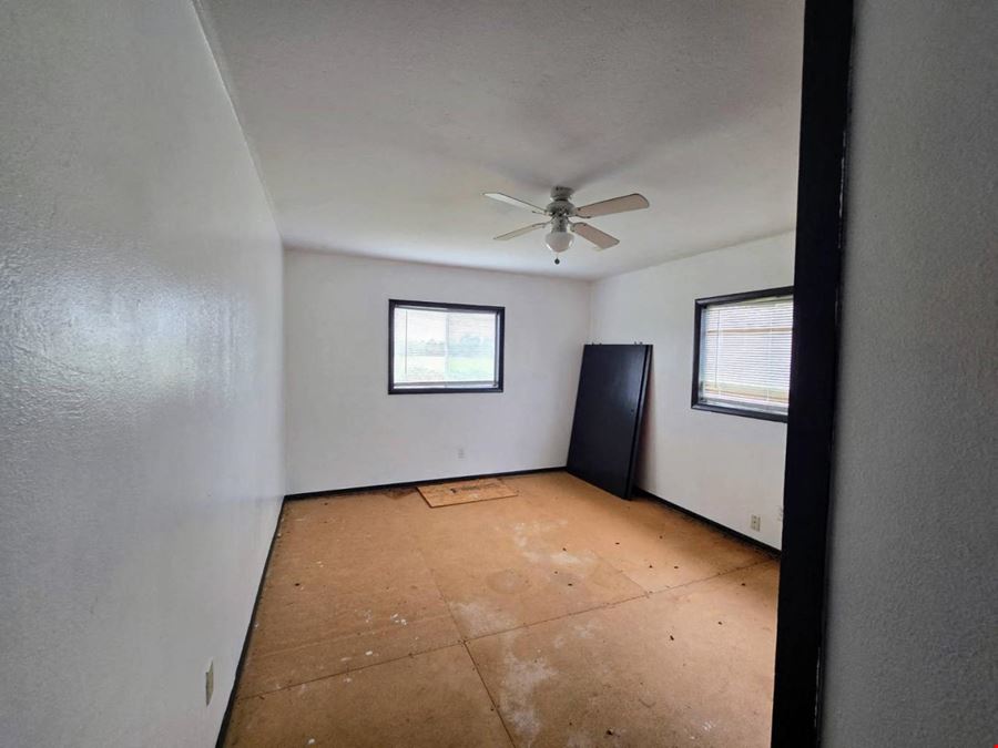 13979 SW Hwy 2