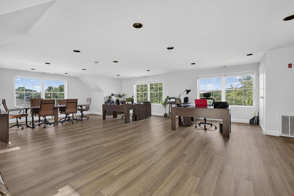 PRIME ROUTE 3A OFFICE SPACE AND OPTIONAL GARAGE BAYS | HOOKSETT, NH