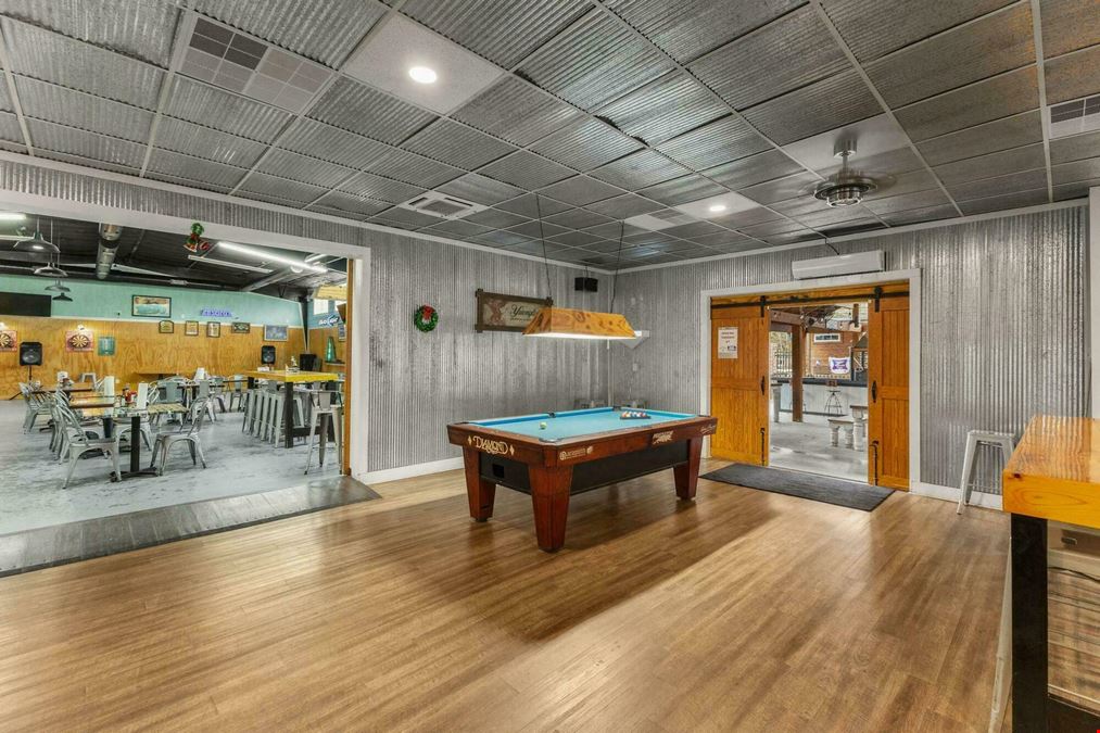 10% CAP RATE INVESTMENT OPPORTUNITY Seller Leaseback in Place (3-Year Term) Additional Upside Through Warehouse Lease-Up