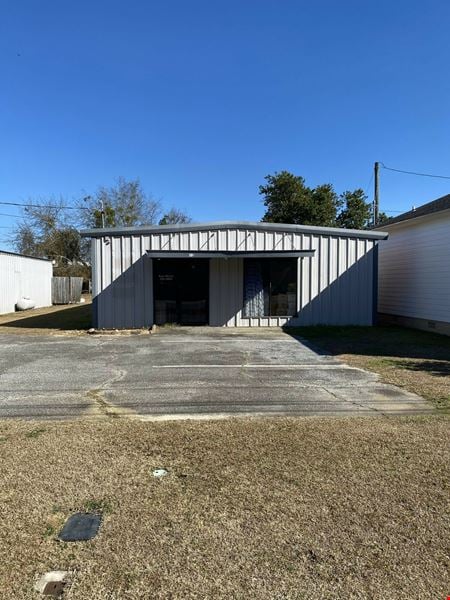 Preview of Industrial space for Rent at 110 Business Circle