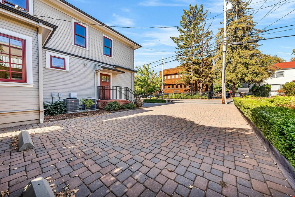 1104 Irwin St.