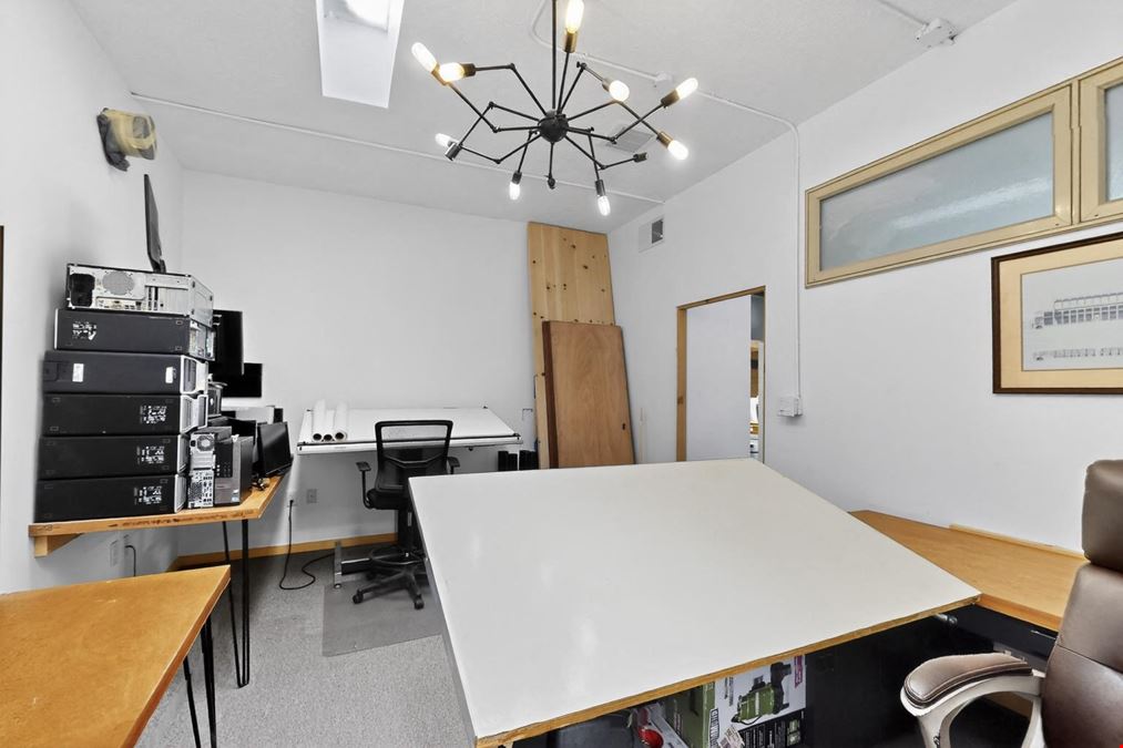 HIGH END RETAIL/OFFICE IN LOS RANCHOS
