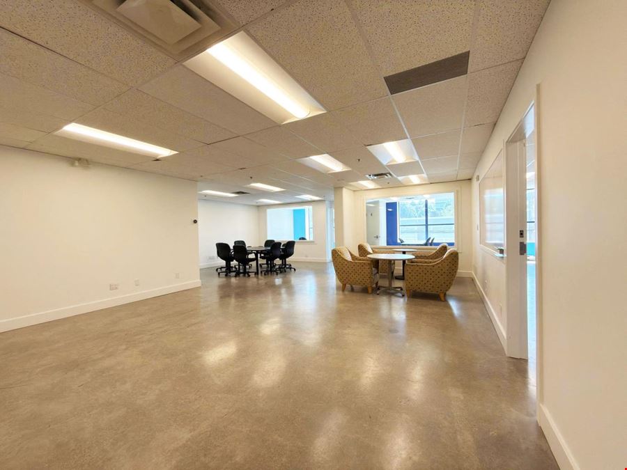#202 - 128 W 6th Ave