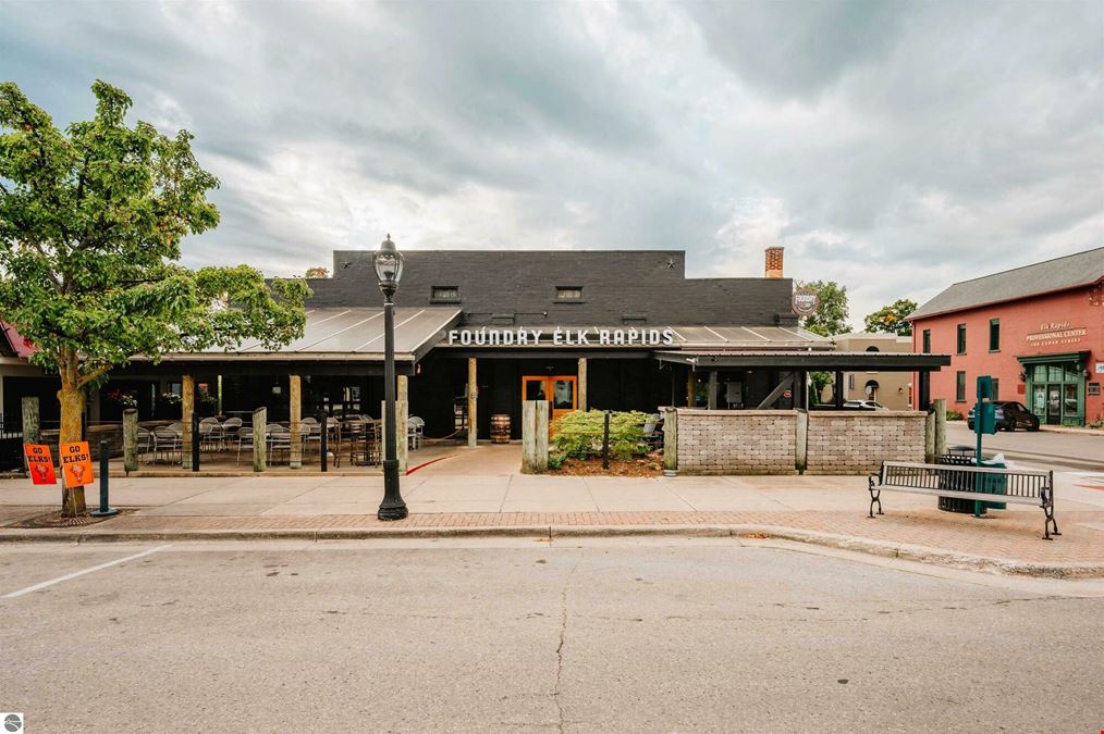 Prime 5,50 SF Single-Tenant Restaurant Building in the Heart of Downtown Elk Rapids