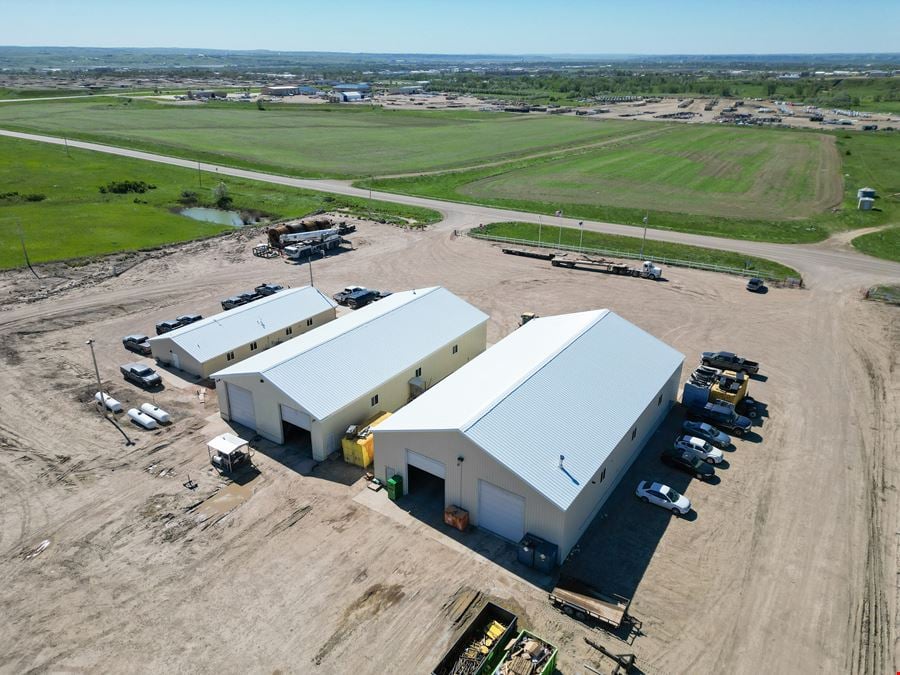 ±14,030 SF Industrial Building(s)  | 3 Building(s) | ±14 Acre Stabilized Yard